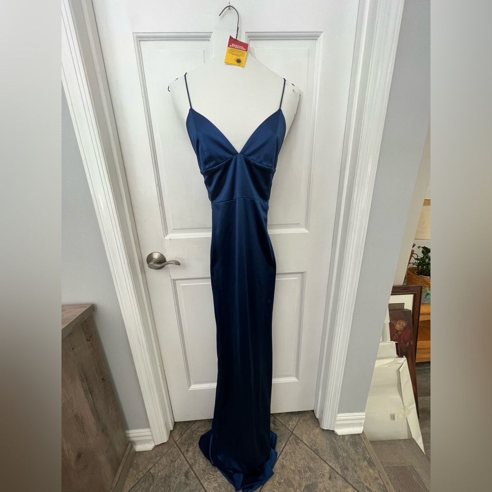 Beautiful gown worn only once. Great condition